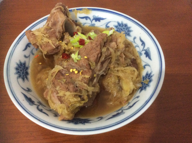 酸菜大骨头汤