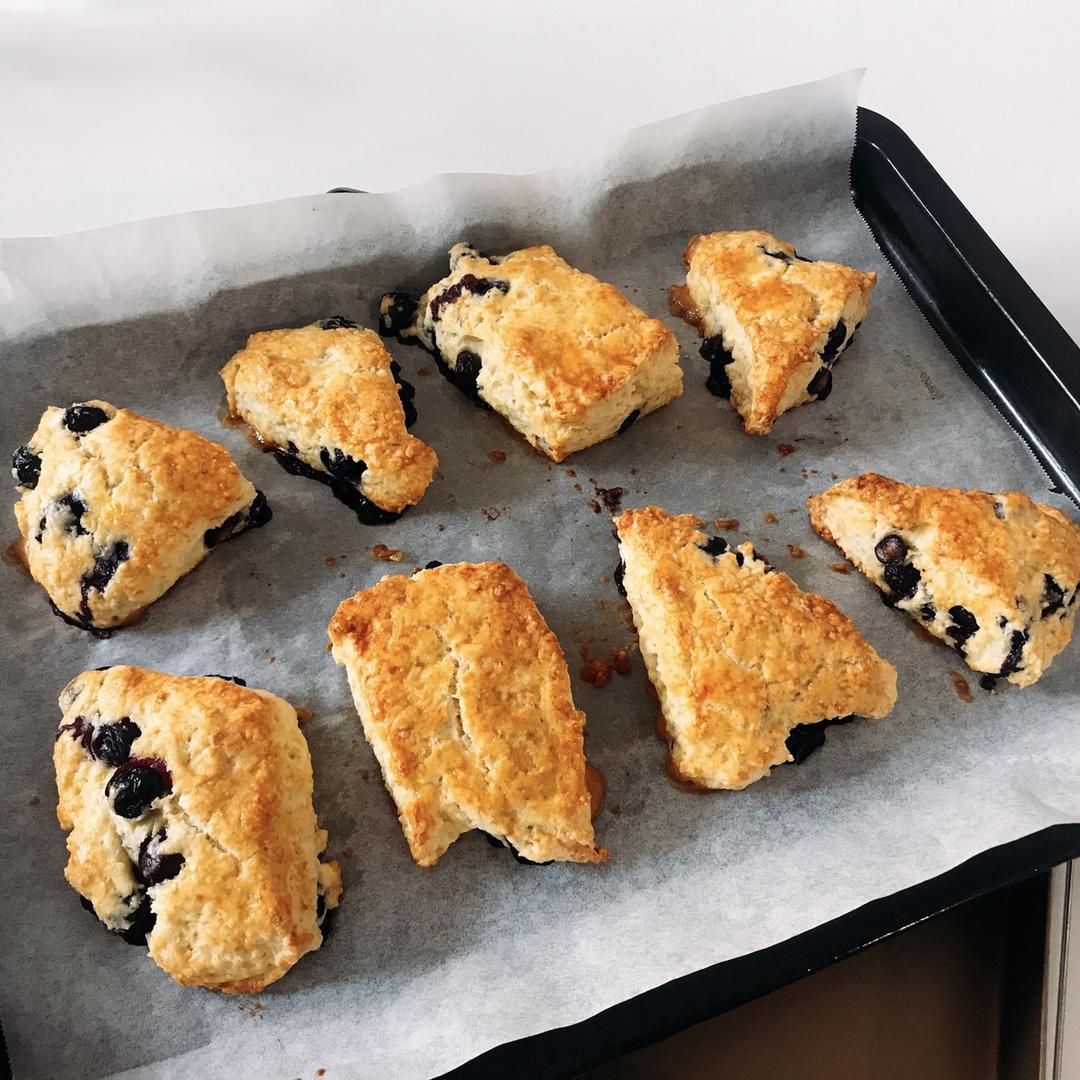爆浆蓝莓司康Blueberry Explosion Scone