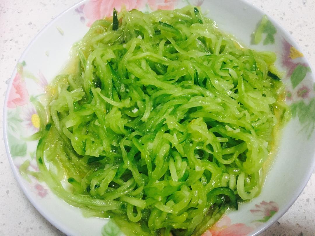 凉拌黄瓜丝