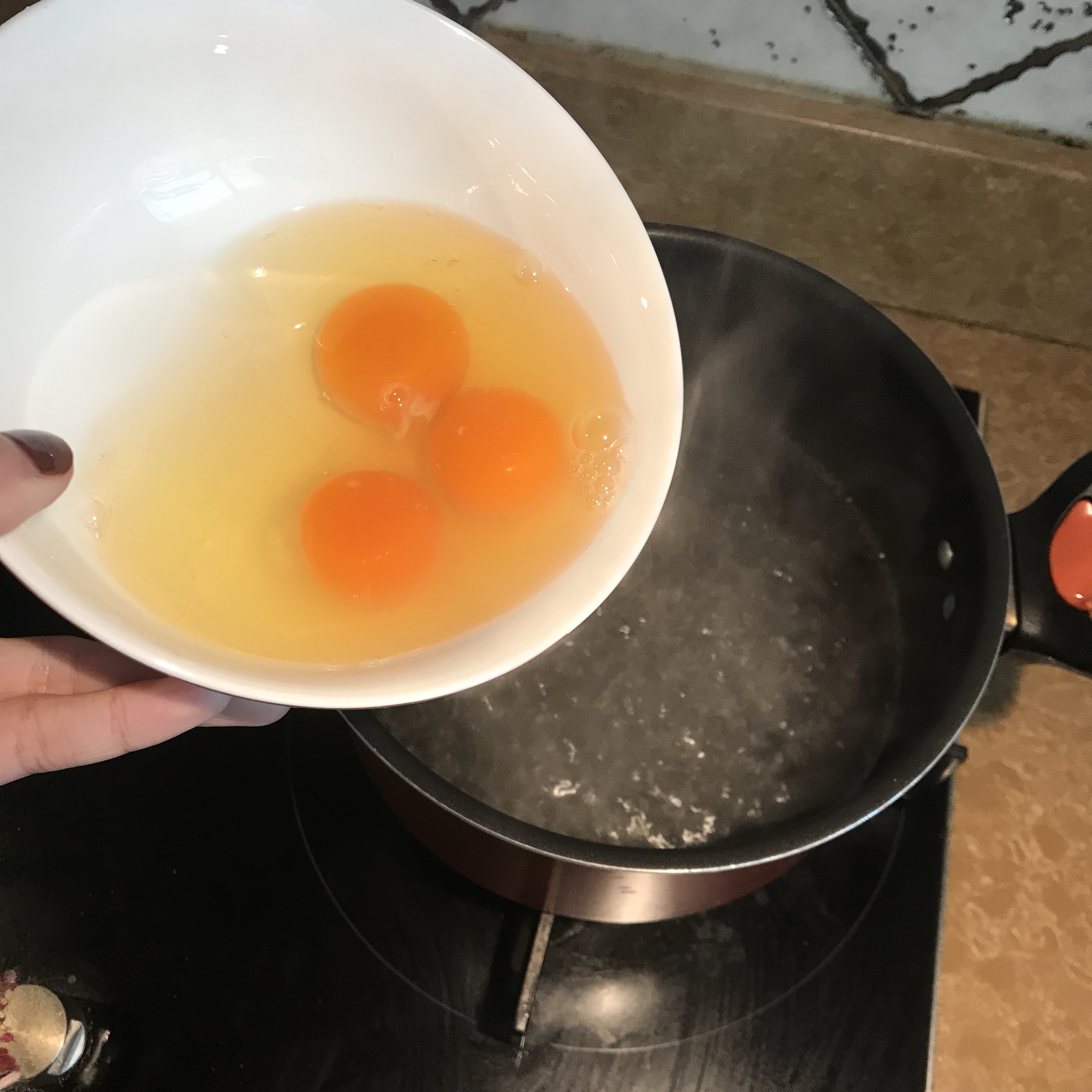 超简单好吃红糖溏心蛋 汤的做法 步骤2