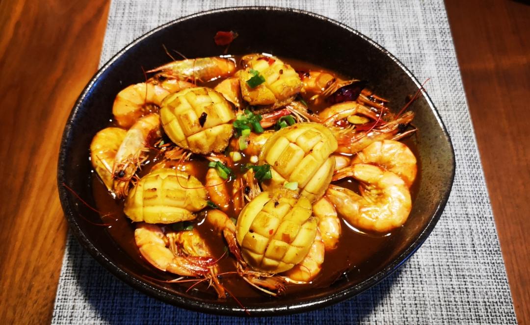 辣酒煮鲍鱼虾的做法