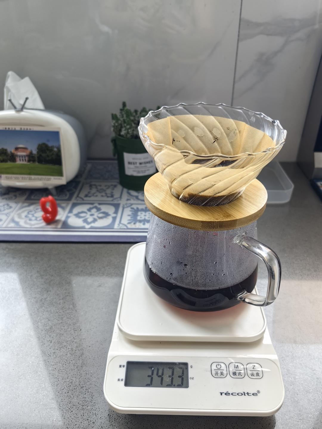 宅在家，冲一杯手冲咖啡，假装是咖啡店小哥哥给做的
