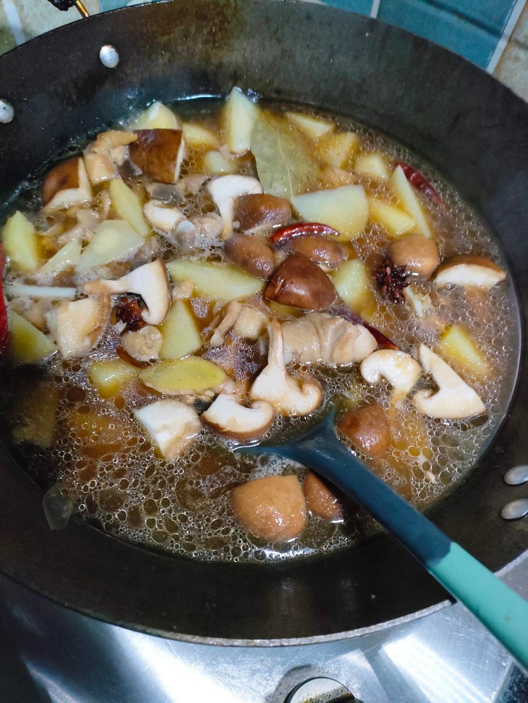 鸡腿炖土豆 上桌秒空盘 汤都喝干了！