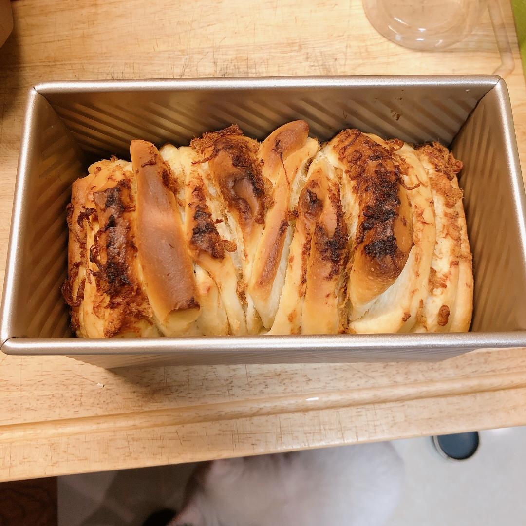 手撕千层肉松面包
