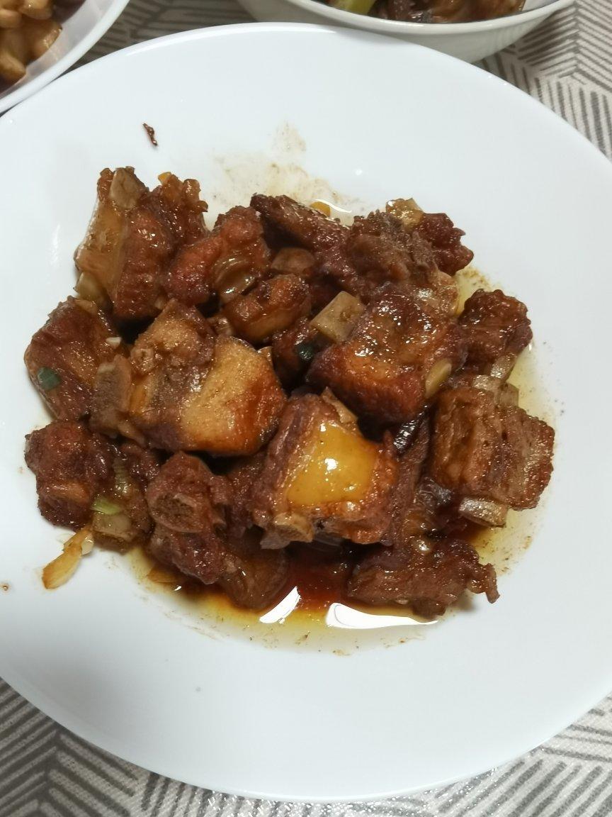 糖醋排骨的家常做法，色泽红亮，口感醇厚，好吃的停不下来