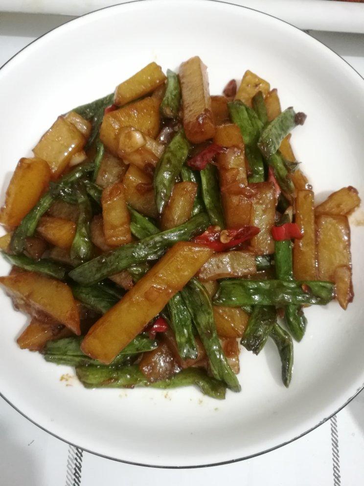 巨下饭的土豆烧豆角！简单零失败