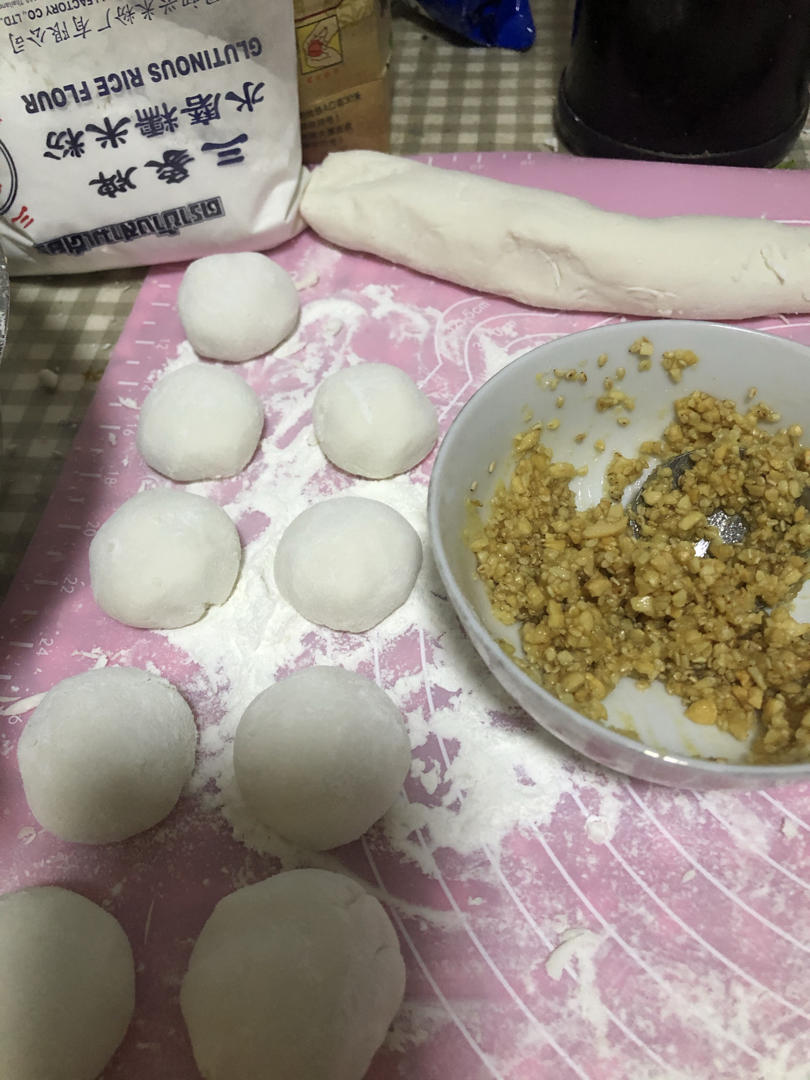 花生黑芝麻汤圆