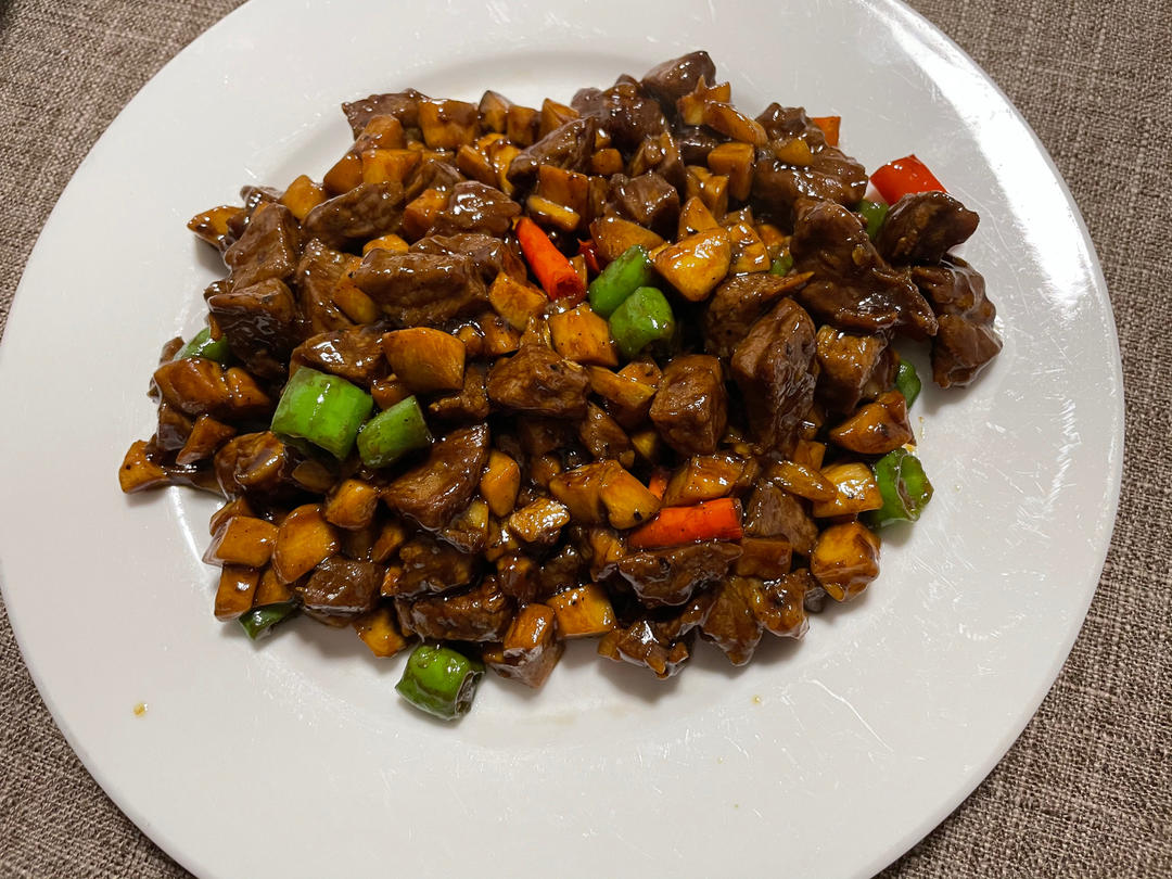 家常菜~杏鲍菇烧牛肉粒