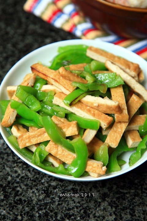 茉mok酱做的青椒炒豆腐干