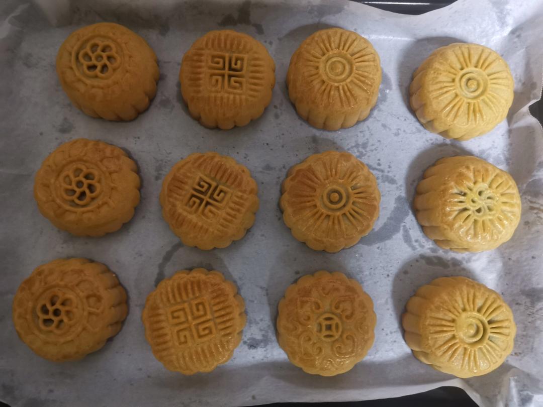 广式月饼－－蛋黄豆沙月饼
