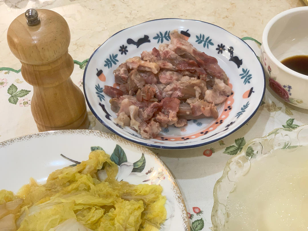 厨师长教你：“羊肉汤”的家常做法，天气冷了喝一口全身都暖暖的