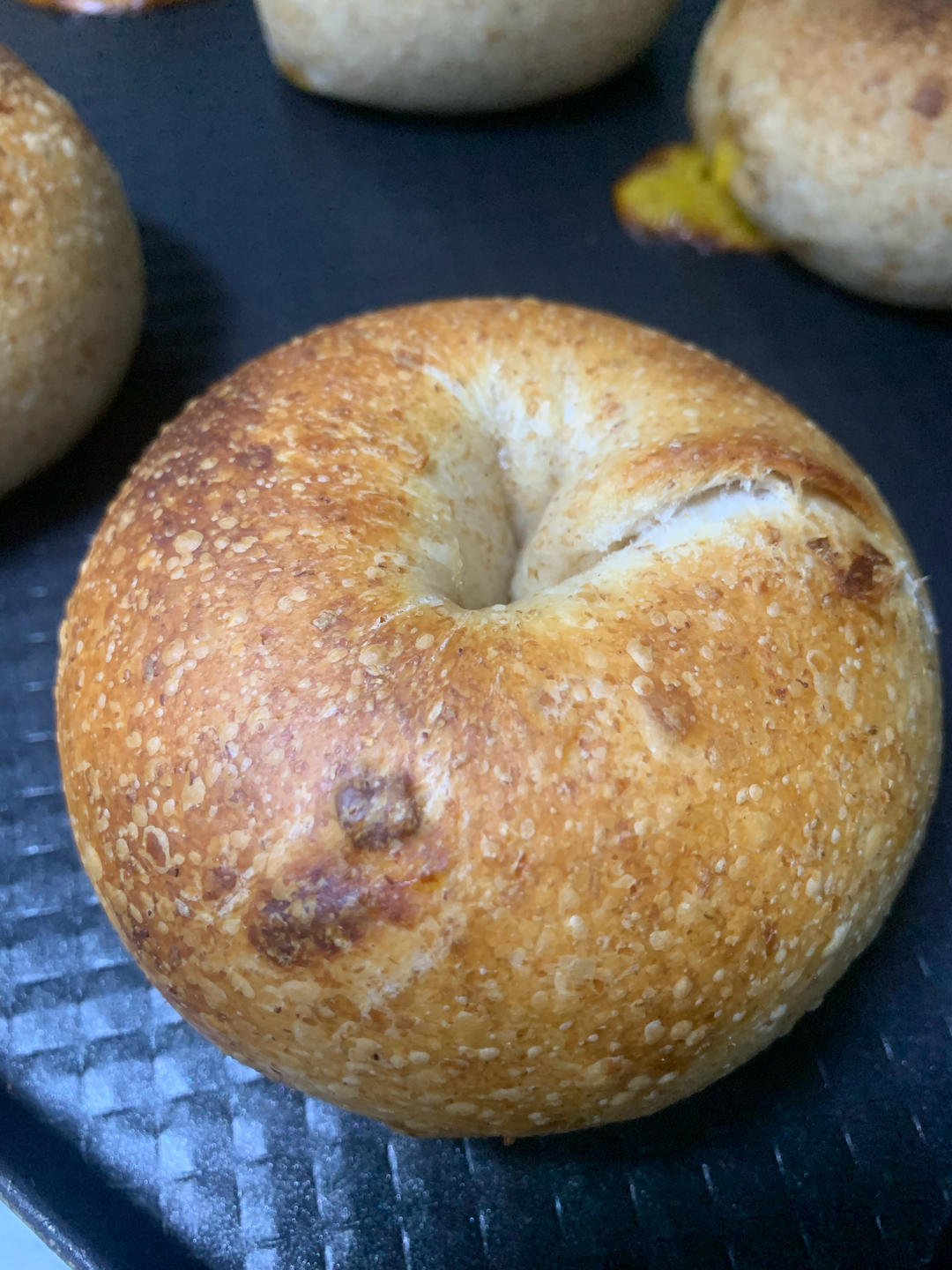 香炸天的洋葱酵液贝果（附视频）