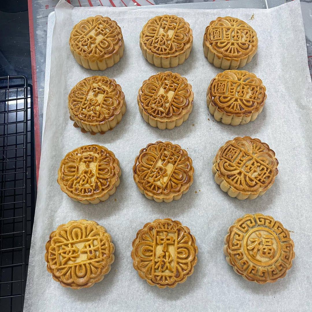 广式月饼—蛋黄莲蓉月饼