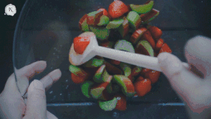 香草味大黄草莓核桃碎甜点的做法 步骤5