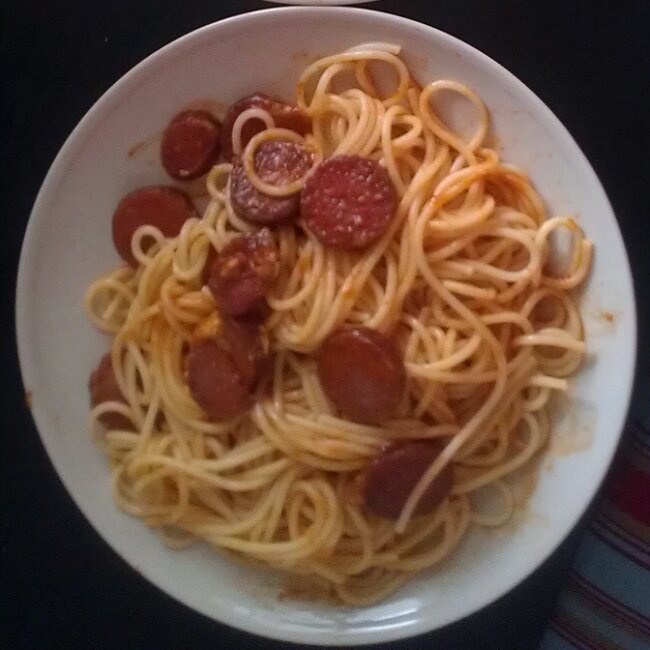 Sheldon喜欢的spaghetti with cut-up hotdogs 香肠意大利面