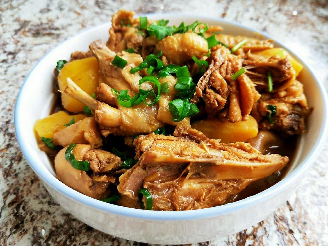 三黄鸡炖土豆