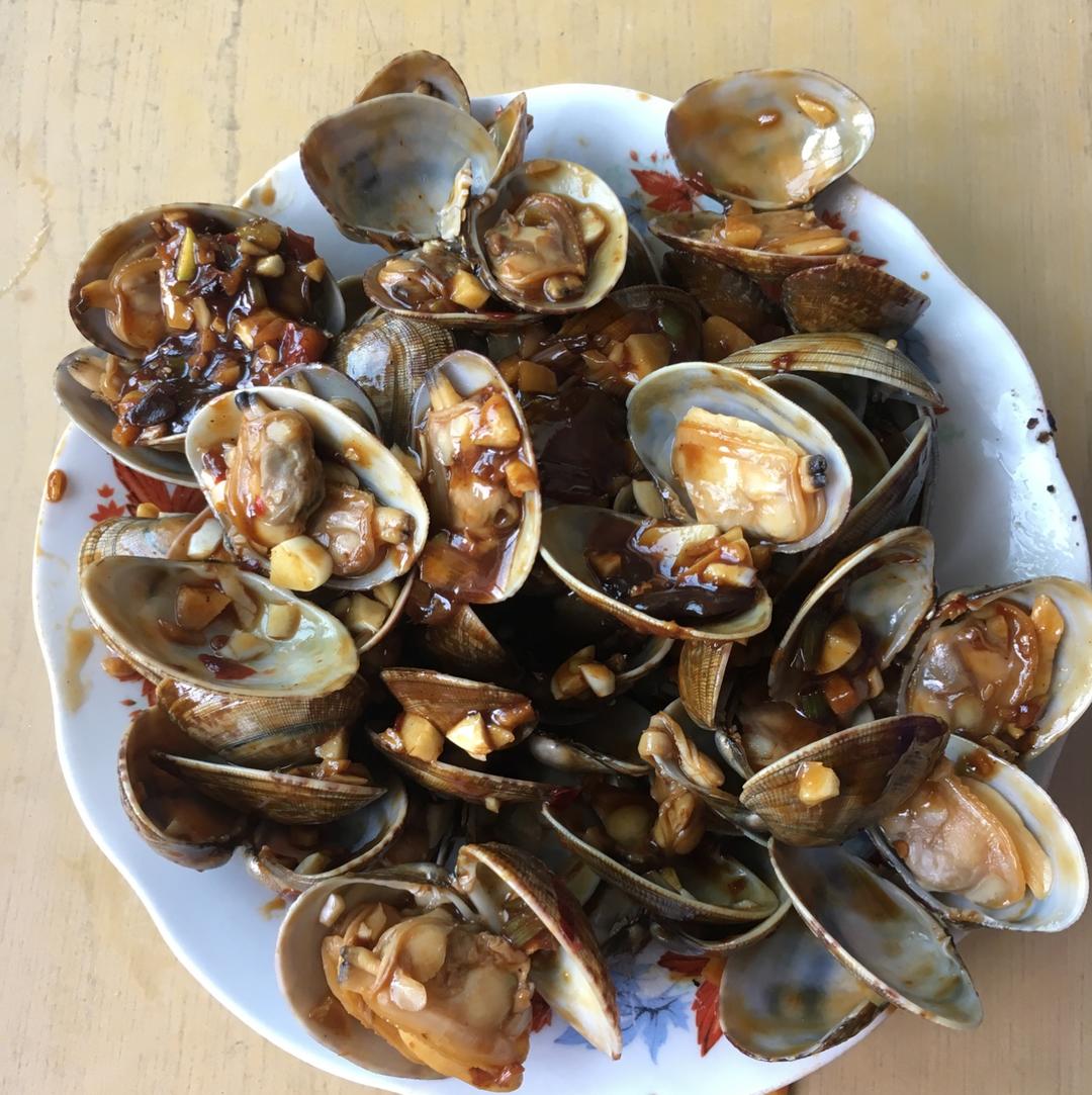 蒜香炒花甲（小孩也可以吃的一盘菜）