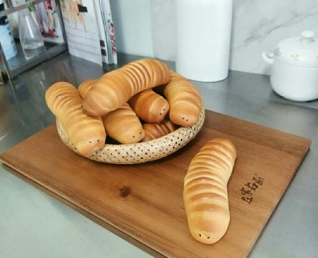 萌萌哒毛毛虫红豆包的做法