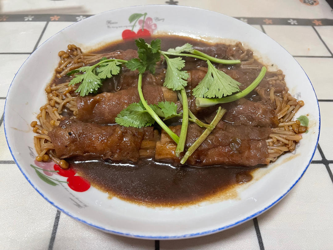 【金针菇肥牛卷】