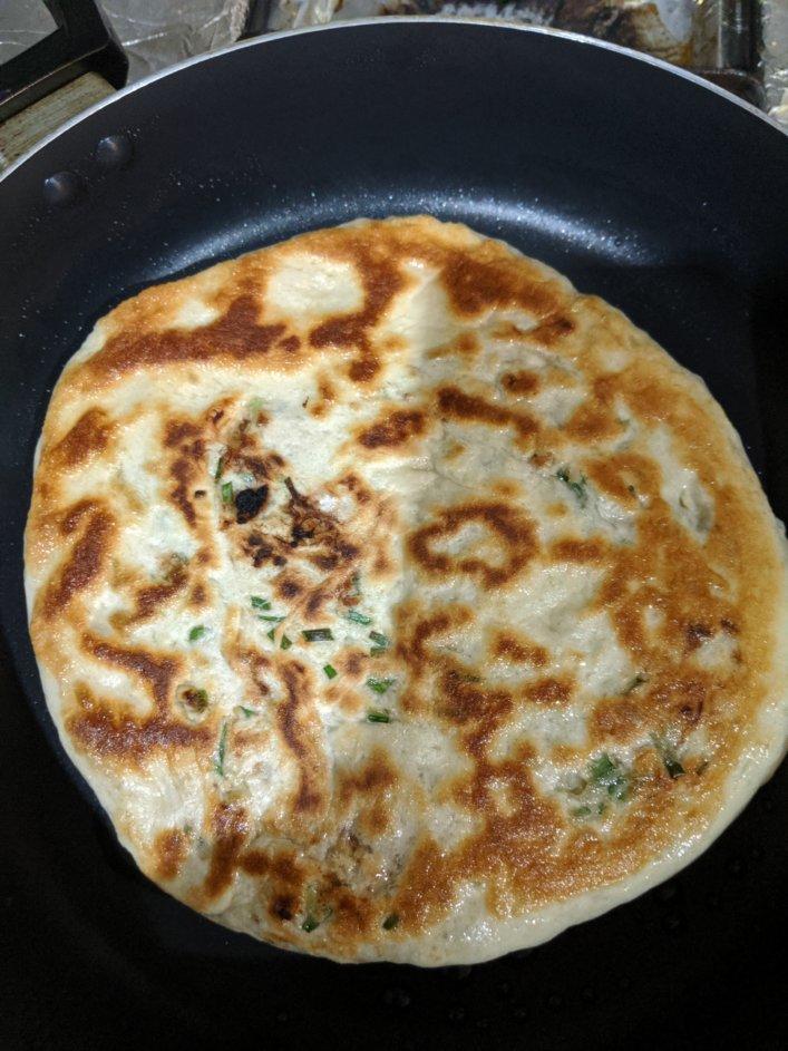 葱香肉松发面饼