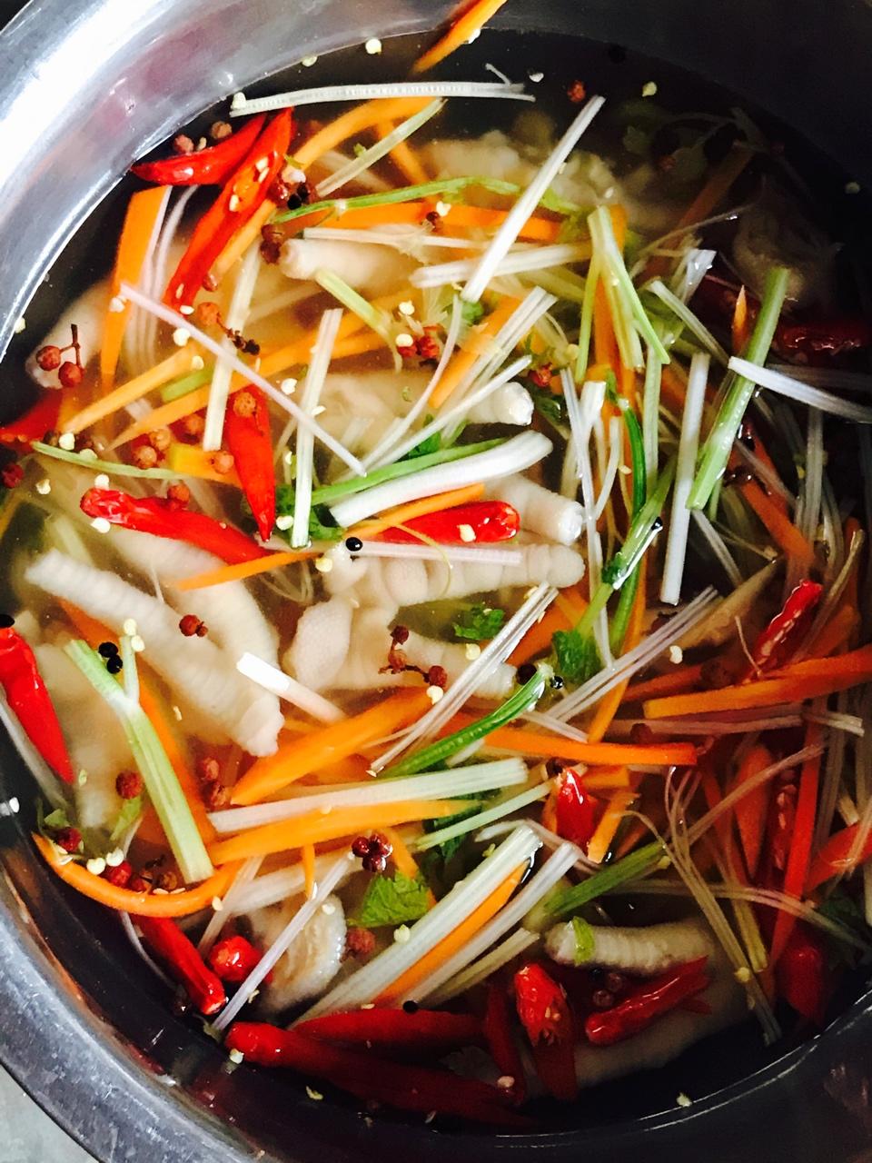 做过 傣味柠檬泡鸡脚 第一个是学做的泡鸡爪