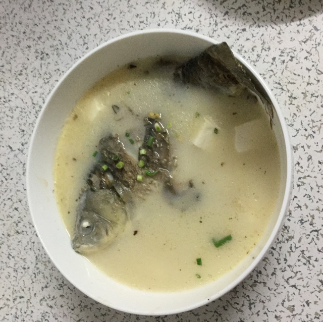 鲫鱼豆腐汤