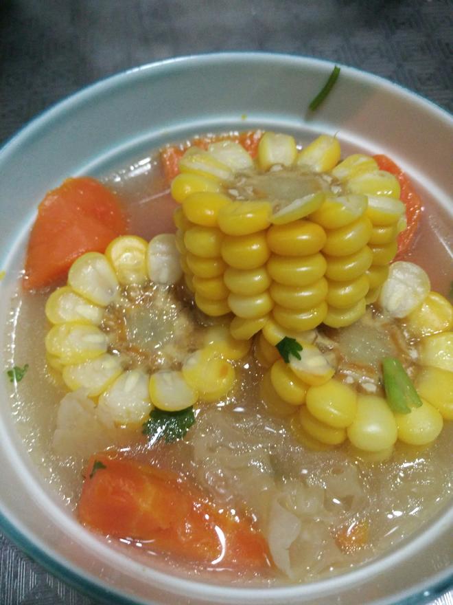 玉米萝卜棒骨汤的做法