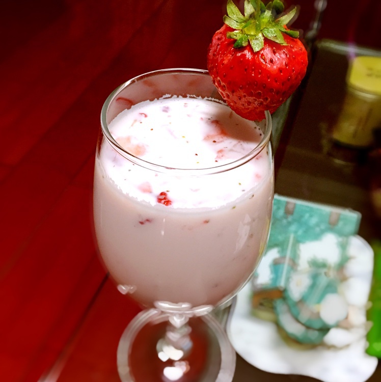 水母海月做的草莓真果粒(草莓牛奶)