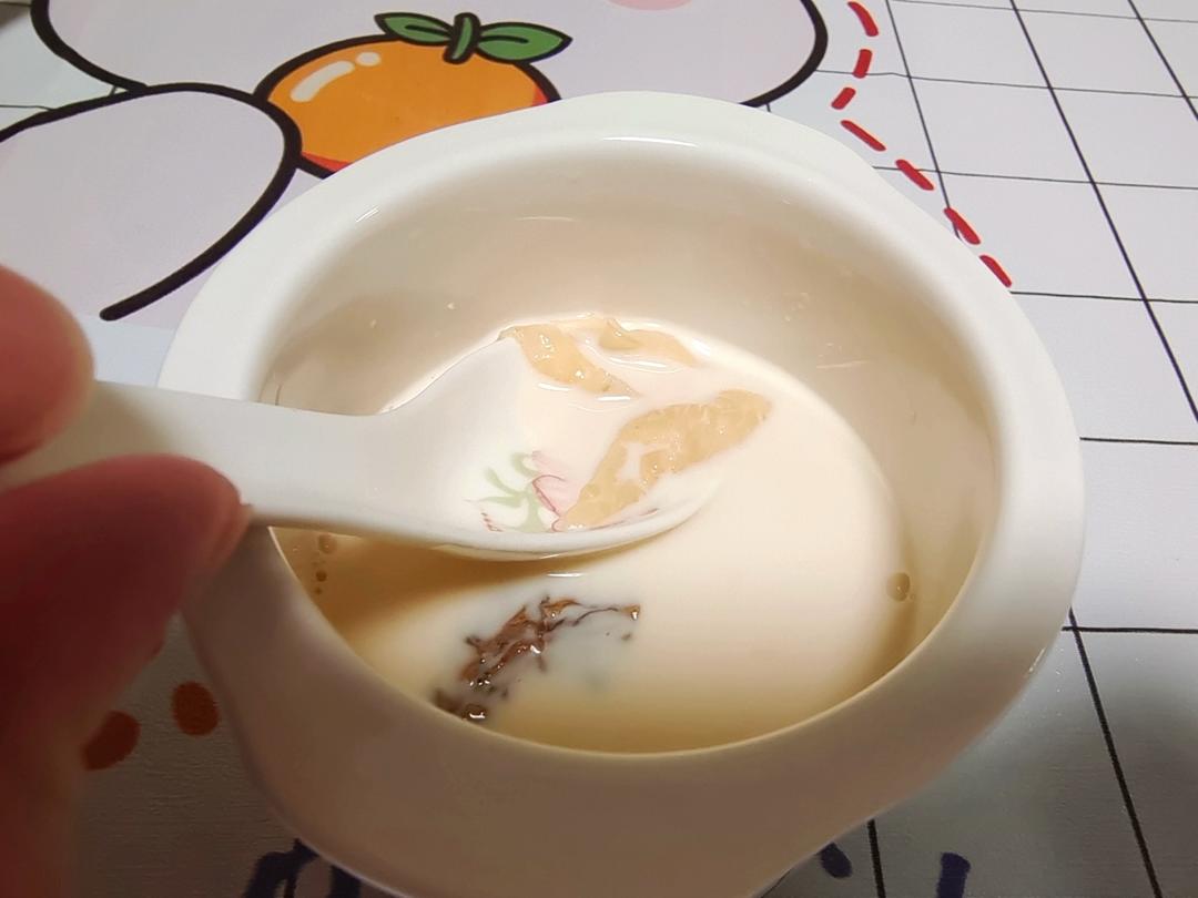 牛奶炖花胶