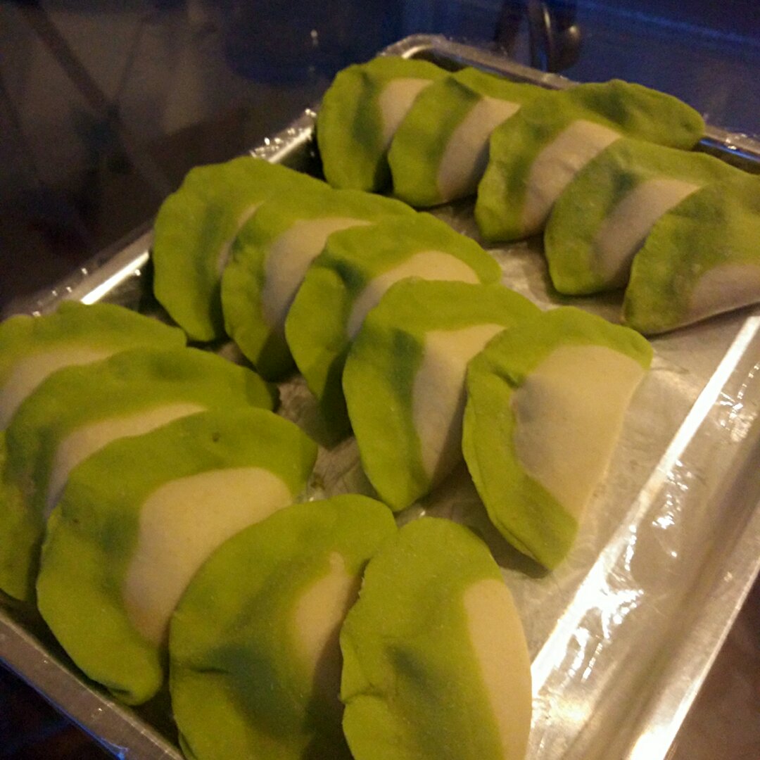 翡翠白玉白菜饺子详细版（附翡翠白玉白菜饺子包法，翡翠白玉饺子皮两种制法，面包机和面，翡翠白玉烧卖，各种馅料搭配）