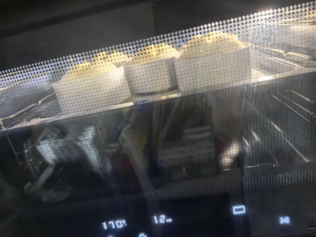 如棉花般松软的海苔肉松面包