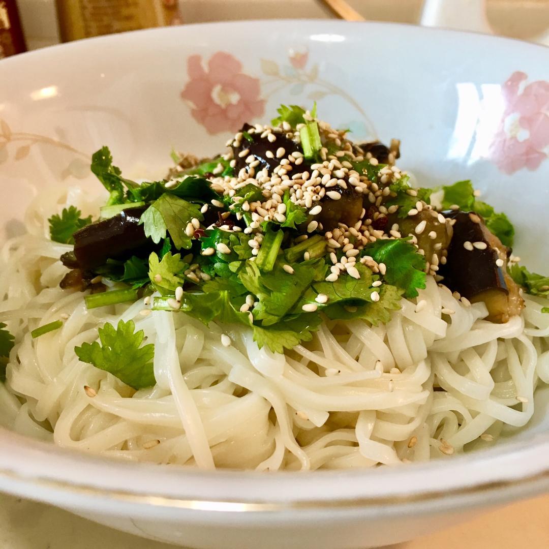 面条控的简餐～蒸茄条干拌面