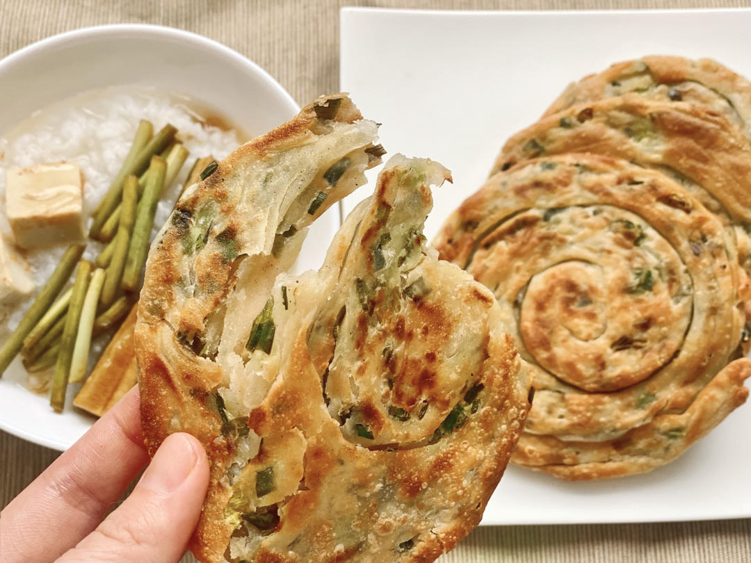 堂妈教你做飘香葱油饼