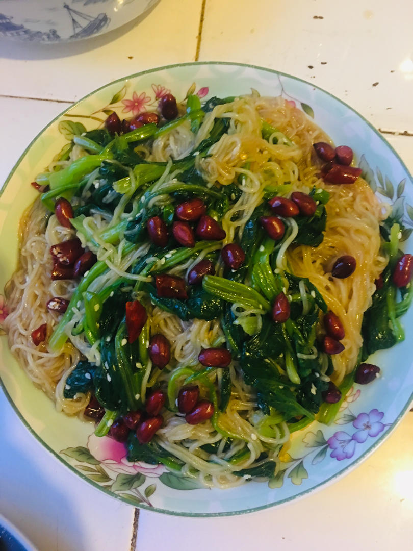 开胃爽口又营养的菠菜拌粉丝