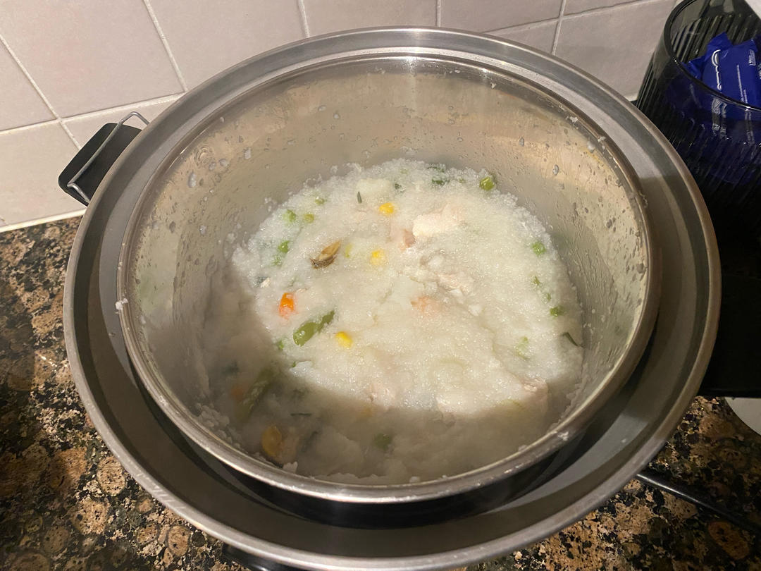 电锅猪骨粥 皮蛋瘦肉粥