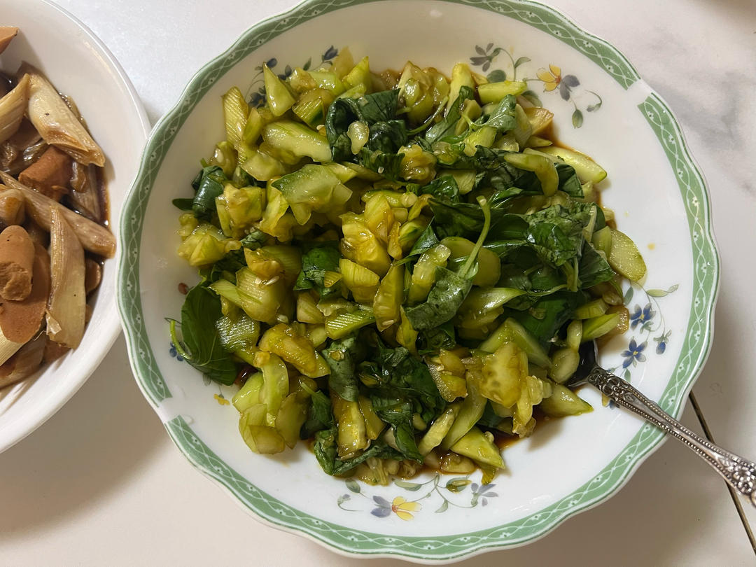 荆芥拌刀拍黄瓜