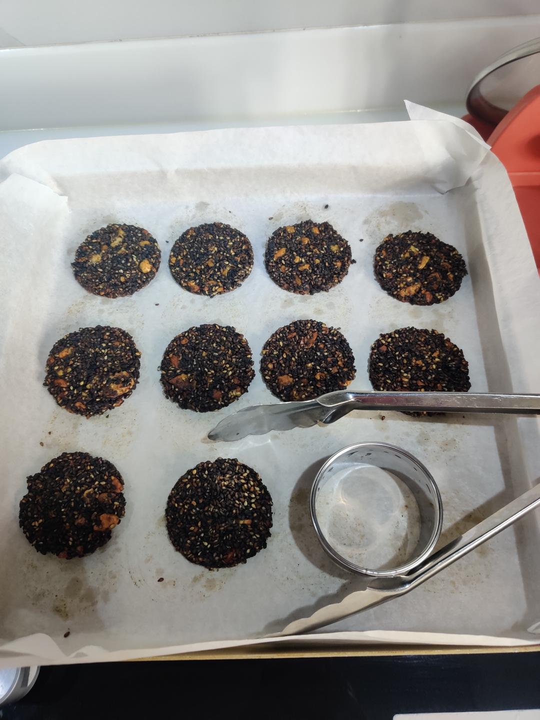 无油无蔗糖养生小零食，芝麻红枣核桃脆饼