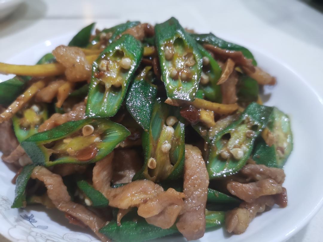 超级下饭的秋葵小炒肉