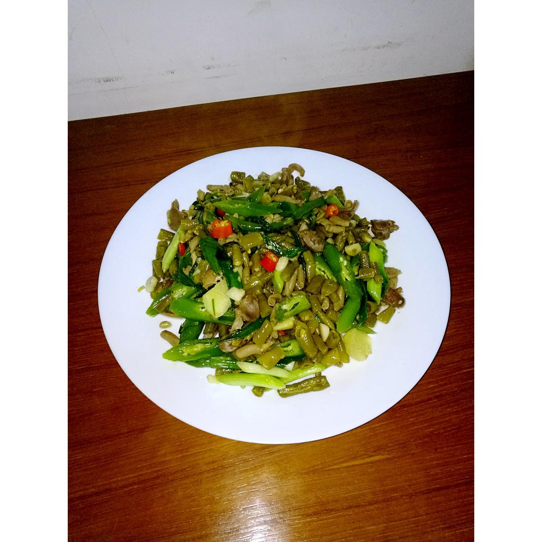 酸豆角炒鸡胗