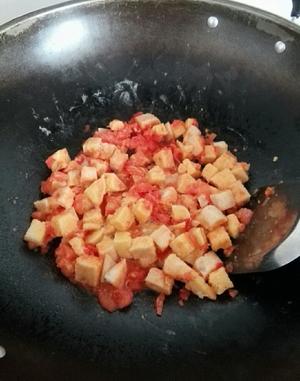 番茄炒馒头丁的做法 步骤5