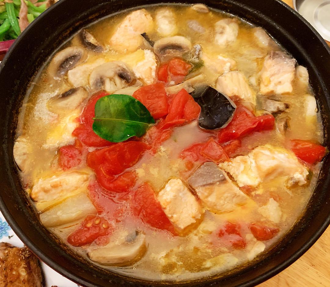 泰式冬阴功鱼汤，料足汤鲜超级美味