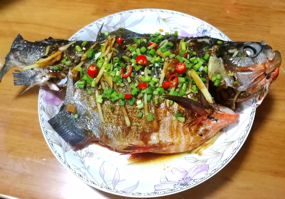 【酸梅蒸白仓鱼的做法步骤图，怎么做好吃】桃之灰灰_下厨房