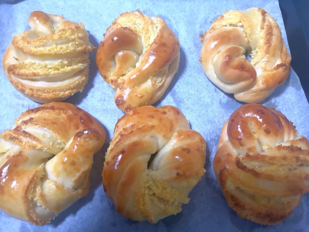 新手就能成功的【椰蓉面包卷】-手揉出膜