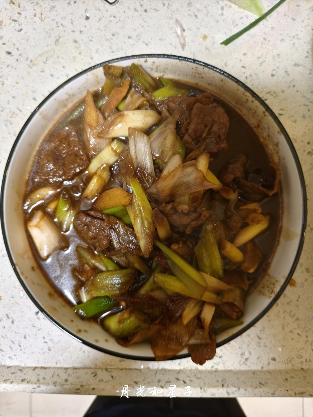 葱香浓郁的葱爆牛肉