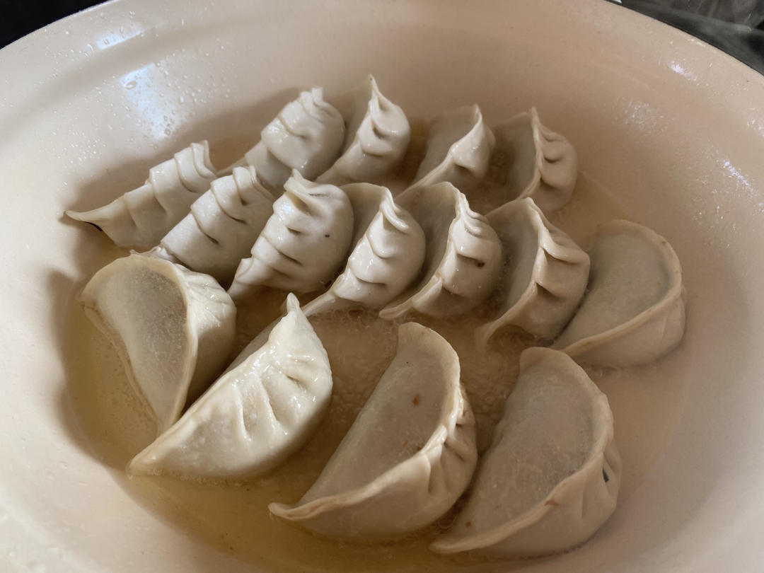 锅贴【1月北鼎珐琅锅食谱】