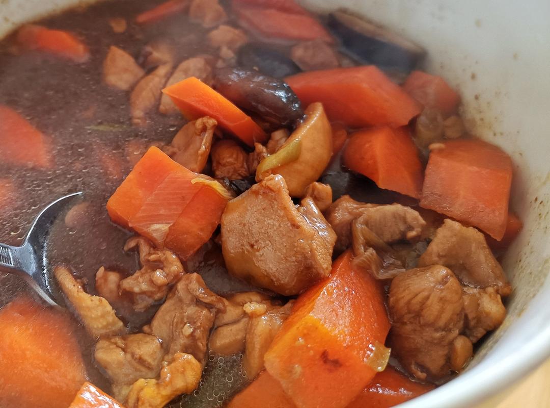 香菇炖鸡肉