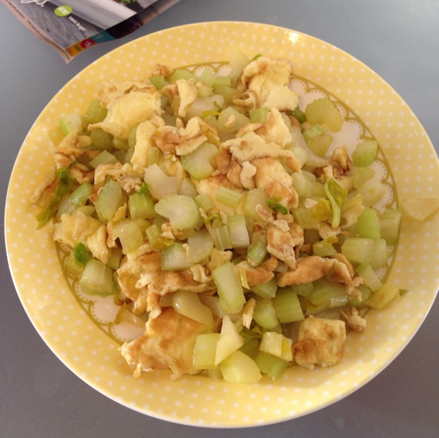 芹菜炒鸡蛋