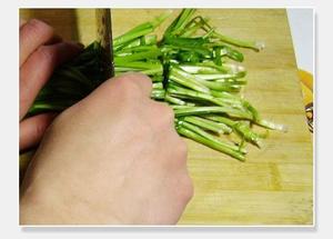 韭菜炒豆芽的做法 步骤3