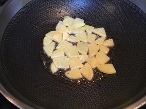 茄汁土豆牛肉的做法 步骤2