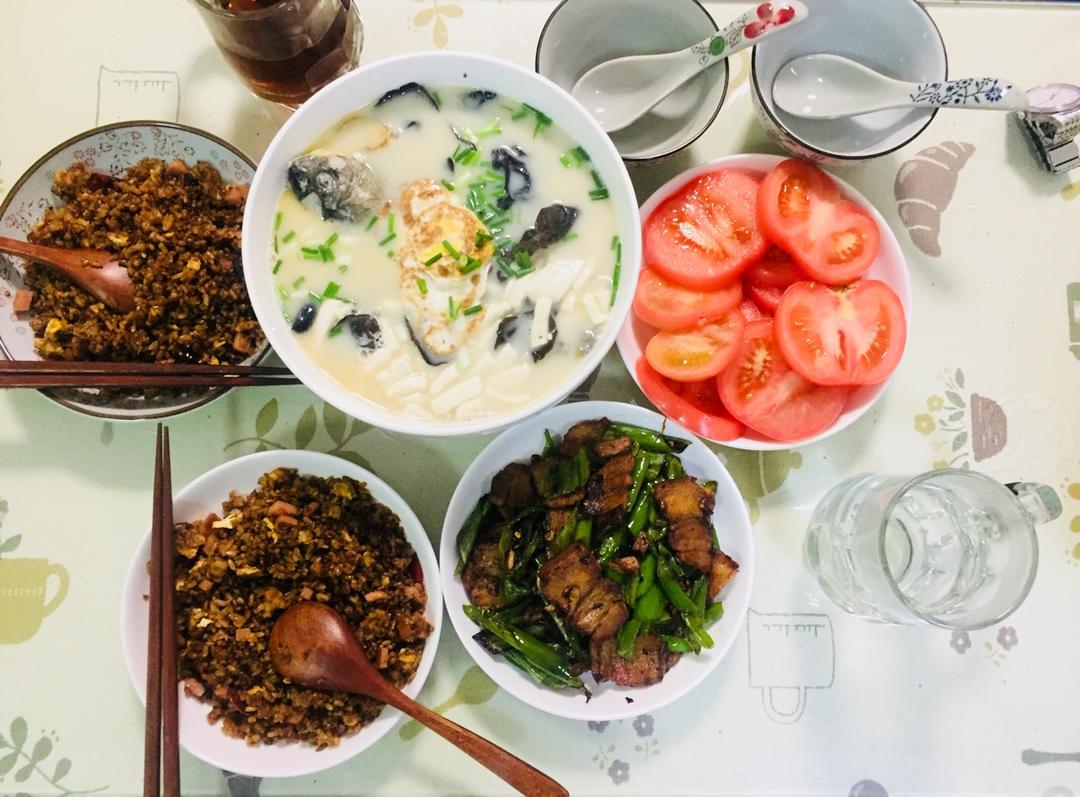 鲫鱼豆腐汤